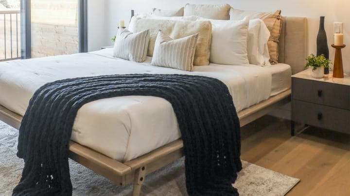How to Make Your Bedroom Look Cozy and Spacious