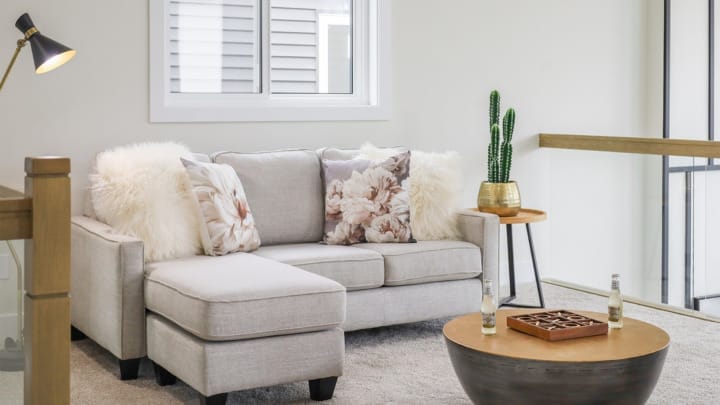 How to Stage for Different Seasons