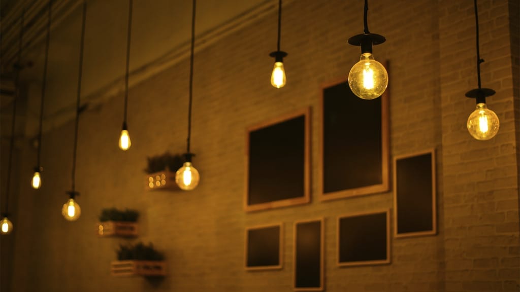 What Kind of Light Bulbs Make a Room Look Best for Photos