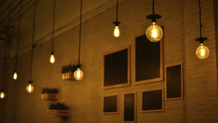 What Kind of Light Bulbs Make a Room Look Best for Photos