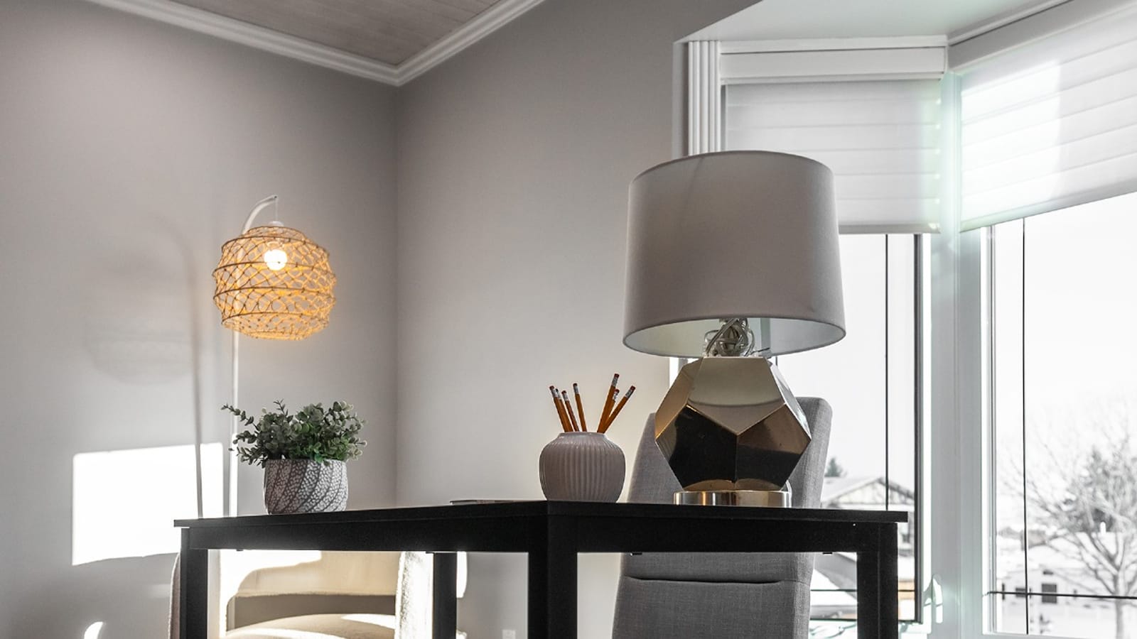 Are Faux Plants Okay to Use When Staging a House